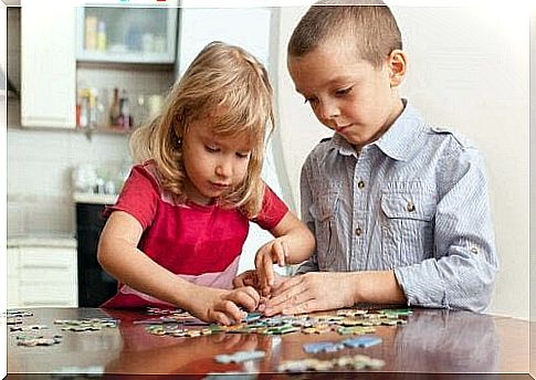 increase the ability to concentrate: children solve puzzles