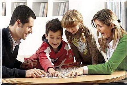 Games that stimulate the brain: family play games