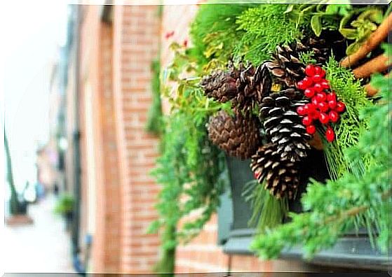 6 tips for decorating outdoors for Christmas