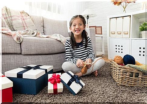 girl with Christmas presents