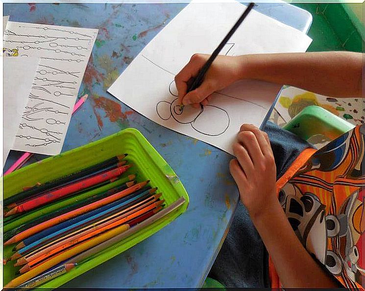 A child drawing a drawing.