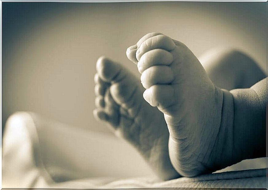 feet of a newborn