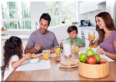 Effective methods for raising children at the dining table