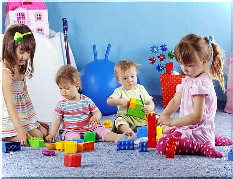 children's motor skills: children play with construction toys