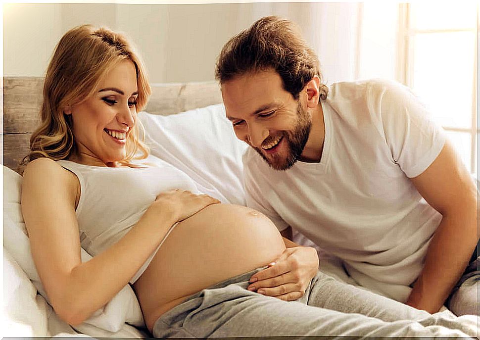 Perinatal psychology: expectant father speaks to pregnant belly