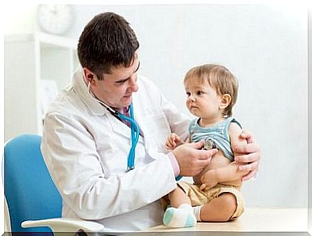 A small child with psoriasis at the doctor.