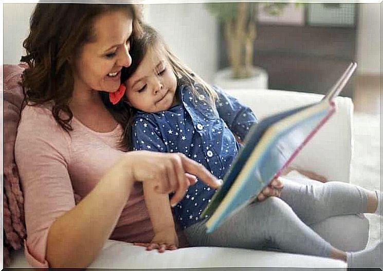 pedagogical value that stories have in children's literature: mother reads to children on the sofa