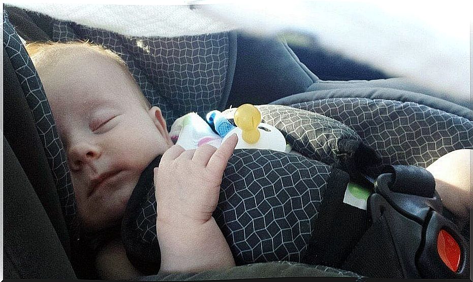 Tips for traveling with your baby in the car