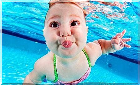 baby under water